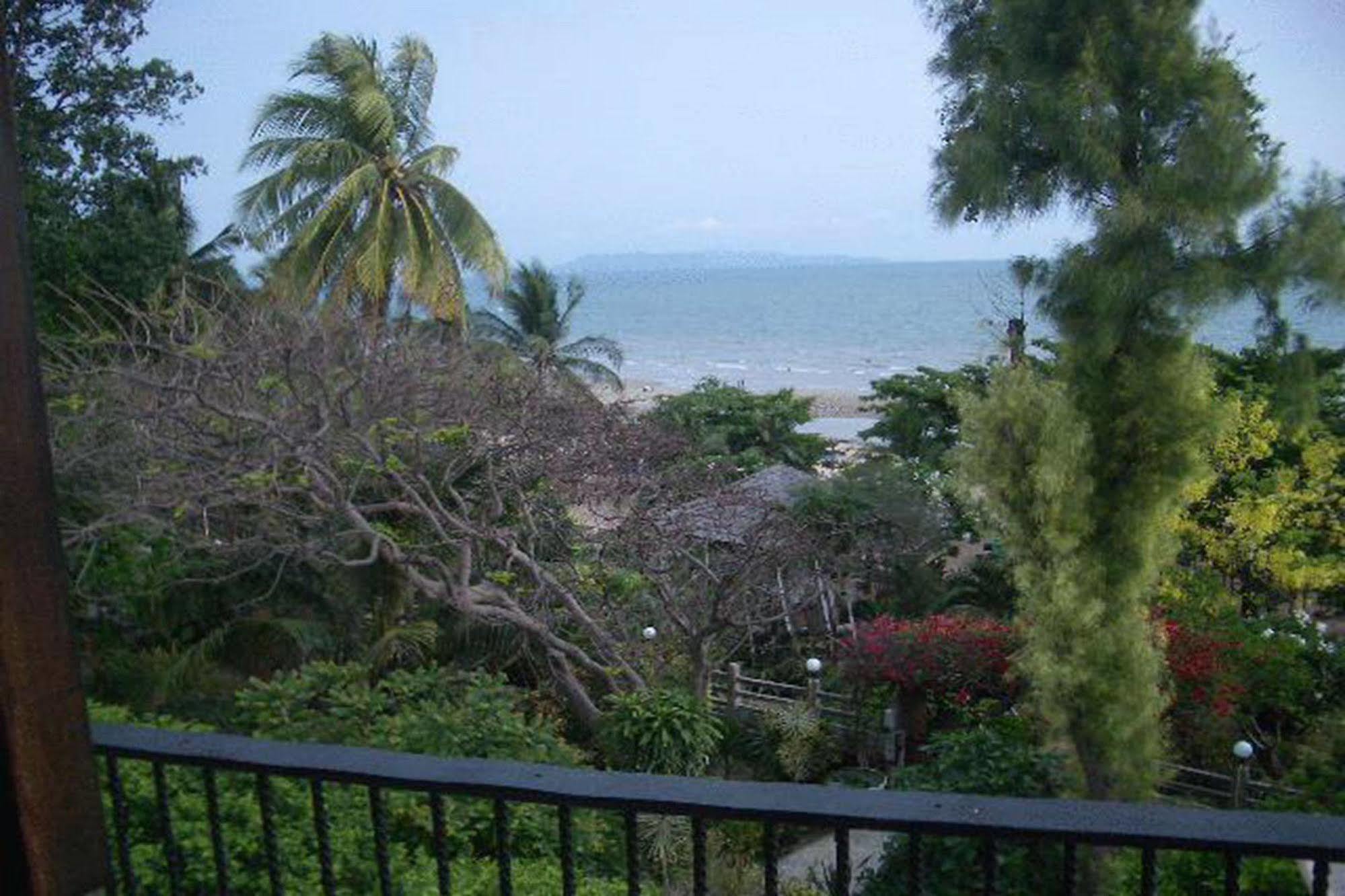 Momchailai Pattaya Retreat Buitenkant foto